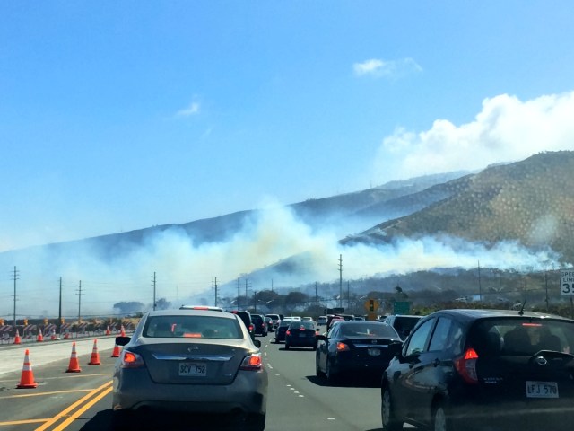 Honoapiilani Hwy fire starting